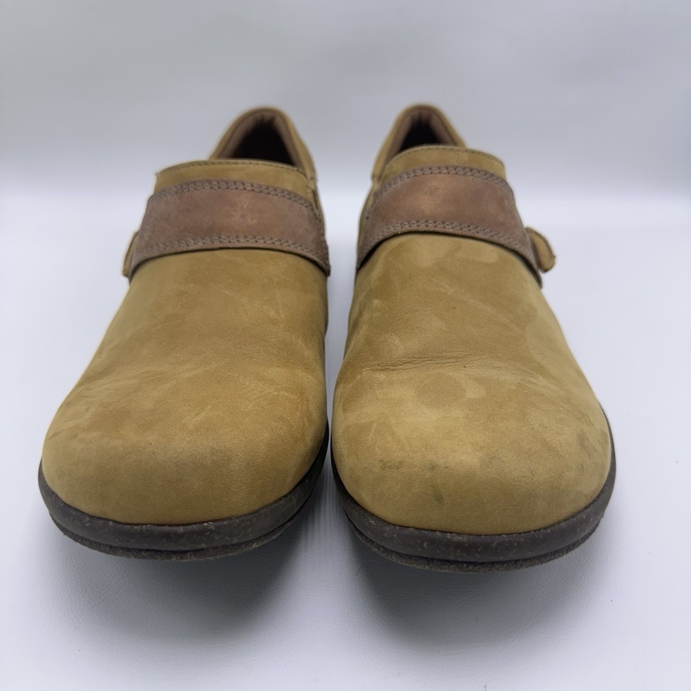 Clarks Roseville Dot Loafers Women's Size 11 M Tan Nubuck Leather Slip On Shoes - Picture 2 of 9
